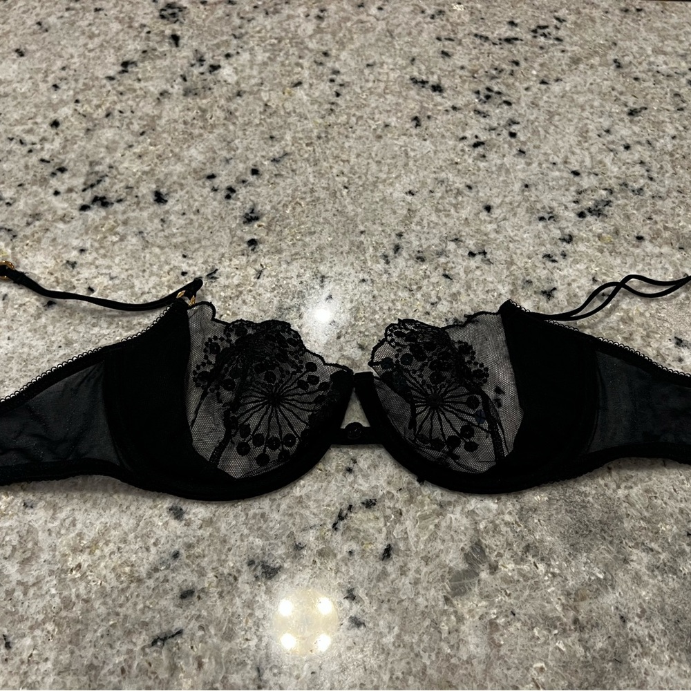 Victoria’s Secret unlined Demi 34B